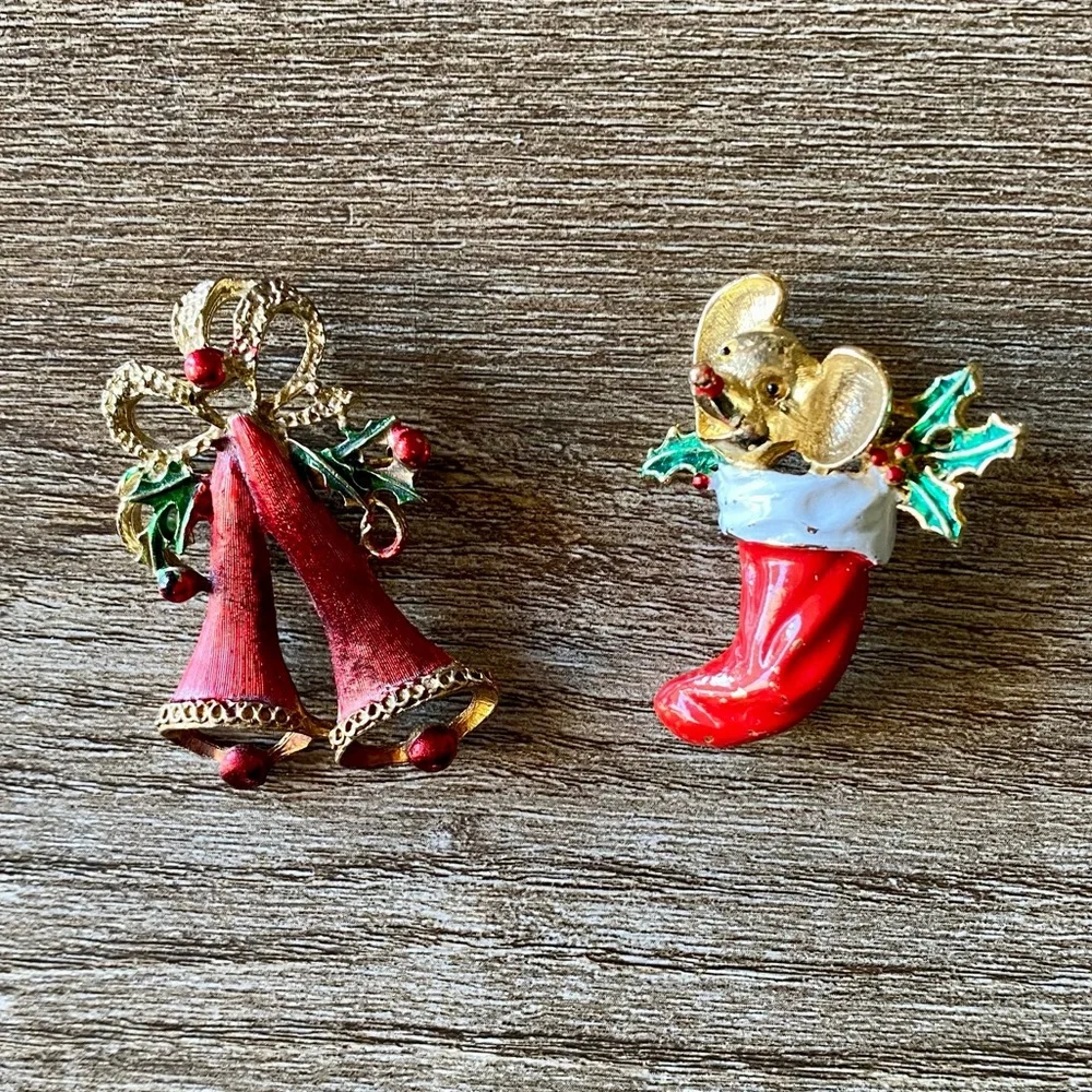 Vintage Gold Tone Brooch Bells and Christmas Mouse in a Stocking Lapel Pin